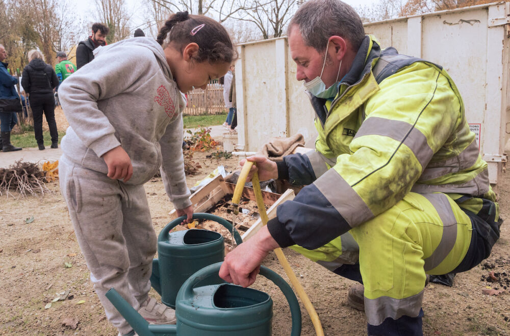 Les équipes de la ville de Rennes étaient elles aussi à pied d'oeuvre pour travailler main dans la main avec Coeur et Canopée et les habitants du quartier.