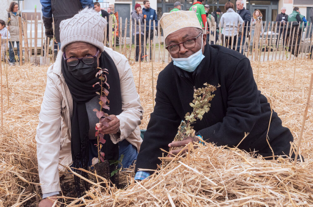 Les habitants du quartier ont pris le projet à coeur et ont participé avec enthousiasme à la plantation.