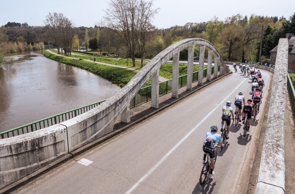 Passage du Pont d'Oust à Peillac.