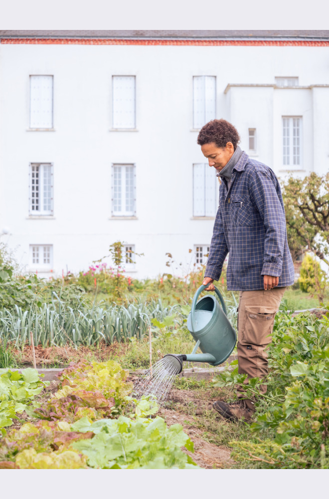 L’écologie intégrale fait pleinement partie de l’intuition première du Village. Le travail de la terre permet à la fois de nourrir les corps et de soigner les esprits. Il est au coeur de la vie quotidienne de chaque maison.