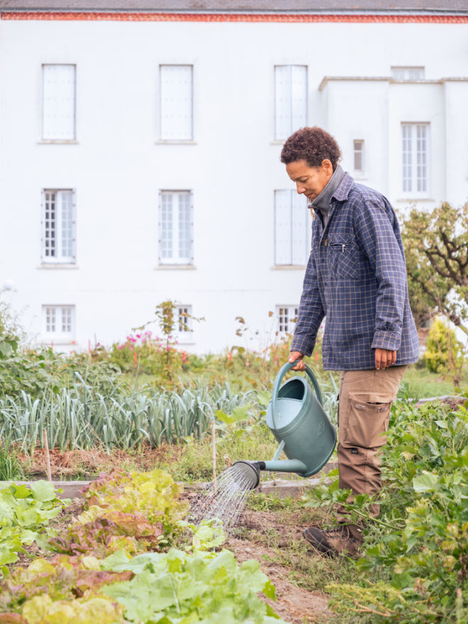 L’écologie intégrale fait pleinement partie de l’intuition première du Village. Le travail de la terre permet à la fois de nourrir les corps et de soigner les esprits. Il est au coeur de la vie quotidienne de chaque maison.
