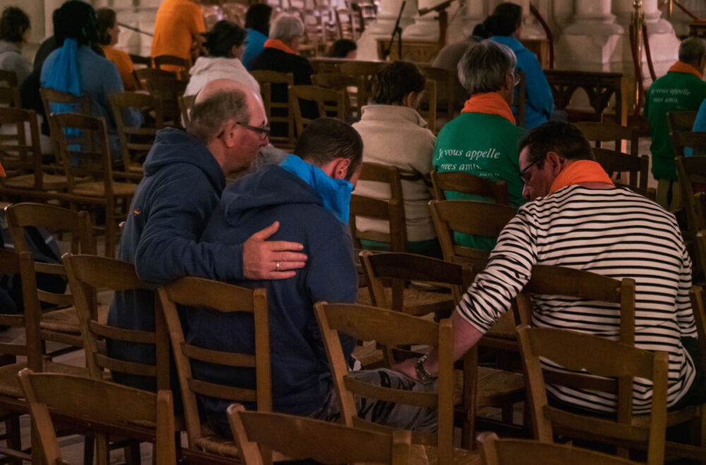 Pendant tout le week-end, la force des liens qui unissent les membres des maisons se laisse voir par petites touches.