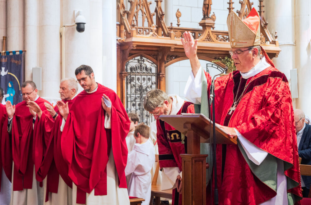 Monseigneur Michel Aupetit, ancien archevêque de Paris, célèbre la messe d'anniversaire du Village Saint-Joseph.