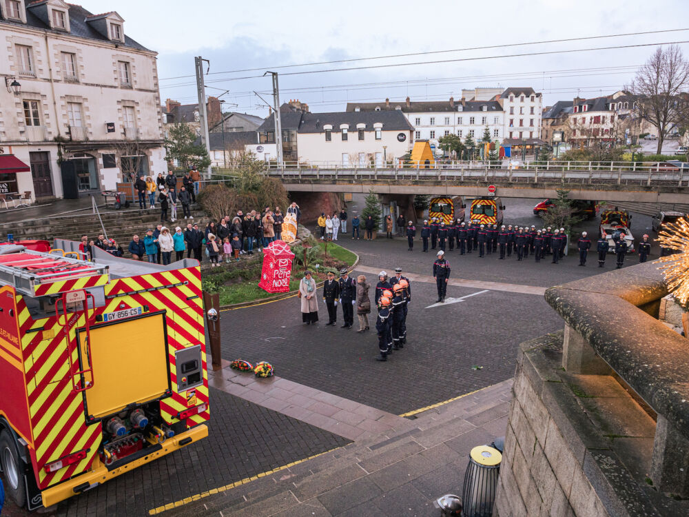 Pendant cette cérémonie, un hommage a été rendu à tous les pompiers morts dans l'exercice de leur métier au cours de l'année.