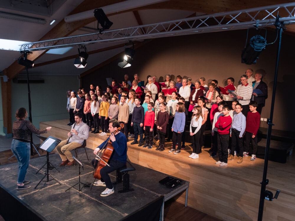 Première répétition en commun entre la chorale et les musiciens professionnels, dans l'après-midi précédant le concert.