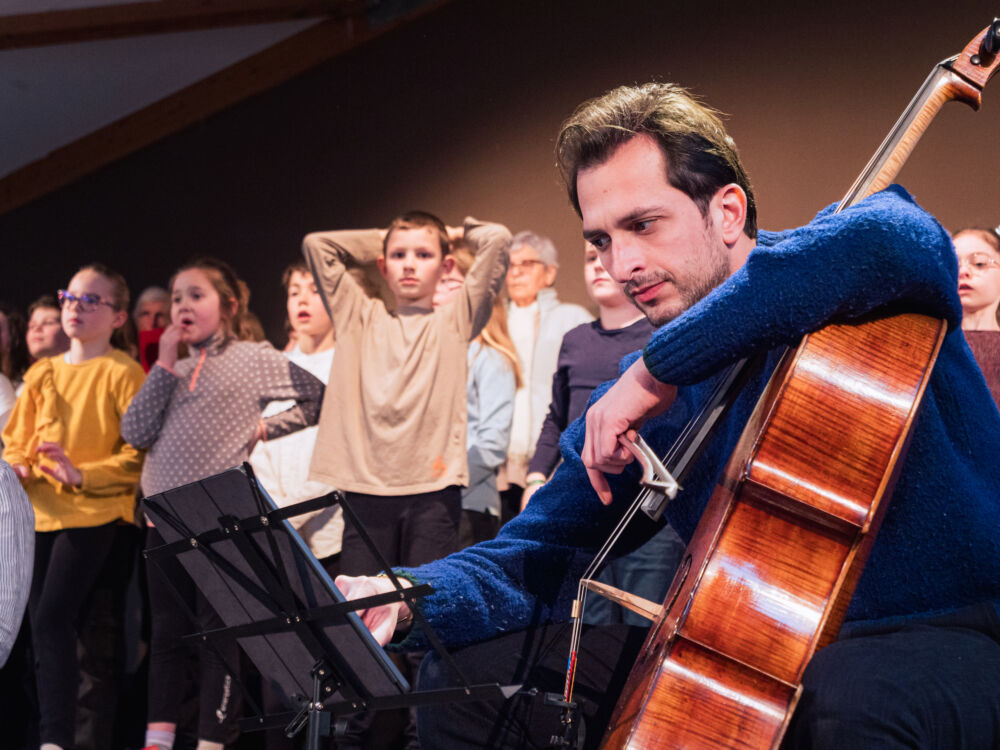Première répétition en commun entre la chorale et les musiciens professionnels, dans l'après-midi précédant le concert.