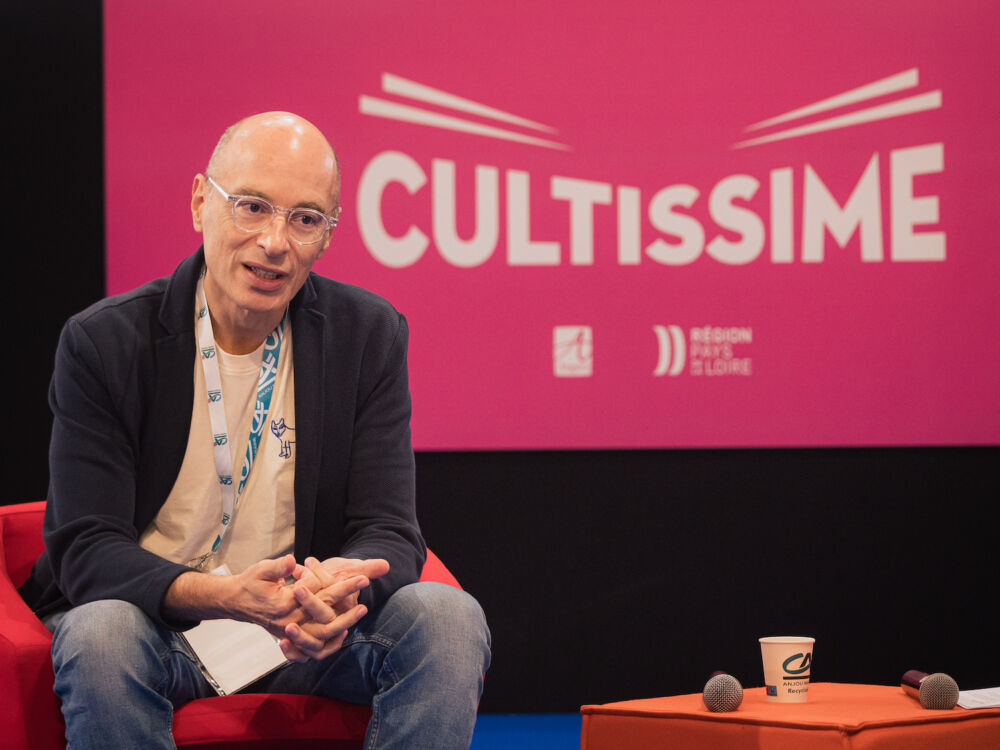 Bernard Werber, auteur notamment des Fourmis, parrain du Festival en 2024, lors d'une masterclass.