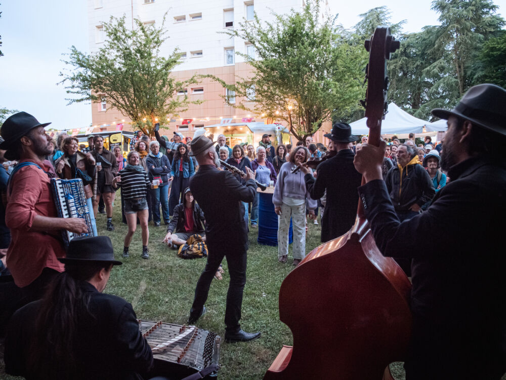 Le festival Quartier Libre s'est conclu avec des airs tsiganes grâce au groupe Körös.